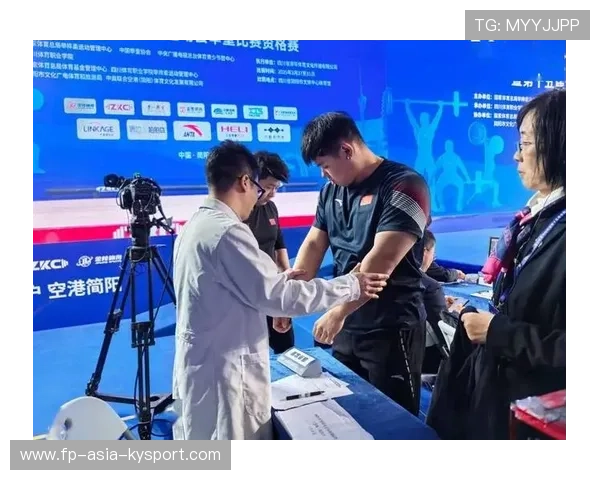 举重比赛现场医疗保障体系全面覆盖，体育举重比赛